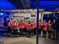 Gruppenbild mit Einsatzkräften